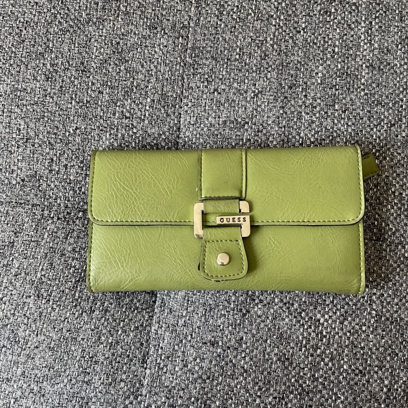 GUESS Green Women's Wallet - Picture 1 of 11